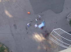 В Таганроге вновь из 17-этажки на Ломоносова выпал человек