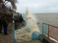 Жители Приморского района Таганрога остались временно без пляжа