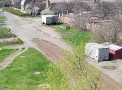 Вместо асфальта коричневую грязь получили жители Северного района Таганрога