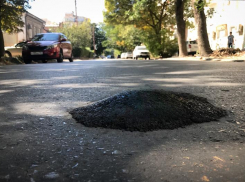 По кочкам, по кочкам… - в Таганроге закончили ямочный ремонт