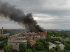 Спустя три часа справились с пожаром на Кожевенном заводе Таганрога