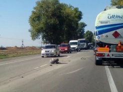 Широкую трассу Ростов-Таганрог не поделили две иномарки