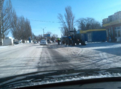 Дорожные работы в Таганроге ведутся даже в морозы