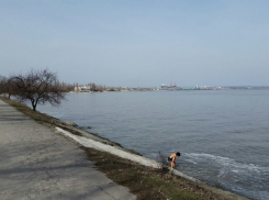 Таганроженка открыла купальный сезон