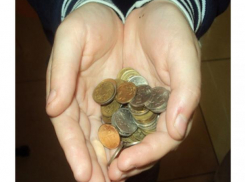  «Благодетельница» из Управления соцзащиты  «оторвала от сердца» 47 руб. 50 коп. и «одарила» ими многодетную семью в Таганроге