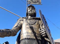 Спорный символ исчез с самодельного памятника в Таганроге 