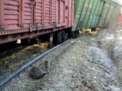 По облепленным  грязью рельсам вагон  покатился под откос в Таганроге