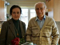 Ветеран войны, удостоенный орденов Славы, отметил 93-й день рождения в Таганроге