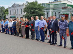 В Таганроге возложили цветы в День памяти и скорби