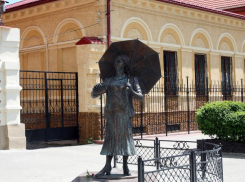 Календарь: 11 лет назад в Таганроге открыли памятник Фаине Раневской