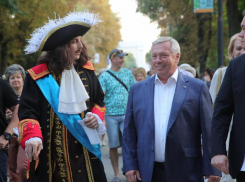 Валентина Матвиенко, Василий Голубев, Марат Хуснуллин поздравили таганрожцев 