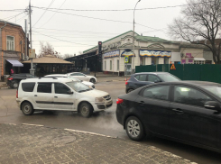 Транспортный коллапс вызвало в Таганроге очередное перекрытие улицы Петровской