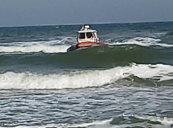 МЧС двое суток не может найти моряков с взорвавшегося танкера, приписанного в Таганроге