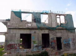 За семь домов-призраков в Таганроге ответит чиновник 