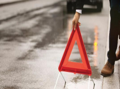 В Таганроге автобус протаранил иномарку