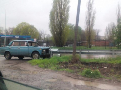 В Таганроге автомобиль на «автопилоте» привез пьяных пассажиров в отбойник