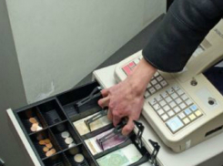 За кражу  денег из кассы магазина в Таганроге  задержали молодого вора рецидивиста 