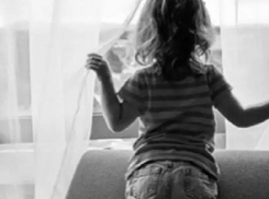 В Таганроге из окна восьмого этажа выпала 5-летняя девочка