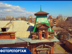 Рассматриваем башенки и крыши Таганрога