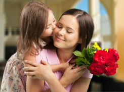 День матери  отмечается сегодня в России, таганрожцы поздравляют своих мам