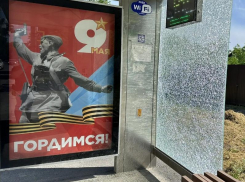 В Таганроге чтят память ветеранов...сквозь разбитые и грязные стёкла