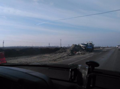 Игнорирование дорожных знаков привело водителя к жестокой аварии на трассе Ростов-Таганрог