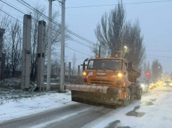 В Таганроге мешающие чистить снег автомобили будут эвакуировать