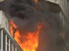 В Таганроге в многоэтажном доме произошел пожар