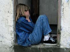 Школьница в синяках и тонированная машина: треш-история из Таганрога