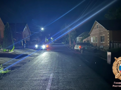 На мопеде без прав - и прямиком в машину: ДТП под Таганрогом