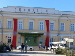 Свастика над гимназией смутила Таганрожцев: что происходит