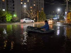 Знаменитое «море Лисицкого» можно переплыть только на лодке