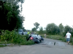 В Таганроге возле набережной «Форд» завалился на бок