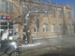 В Таганроге новая опасность - сосульки