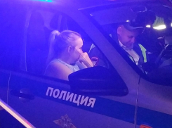 Подвыпившая мадам устроила  массовые аварии в одном из дворов Таганрога