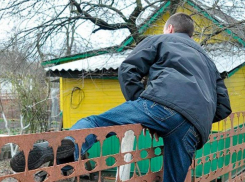 Из частного дома в Таганроге сельский житель вынес 230 тысяч рублей