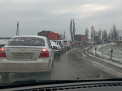 «Стоп-контроль» на въездах в Таганрог вызвал утром многокилометровые пробки