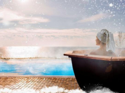 Необычная новогодняя елка в Ростовской области находится в термальном комплексе «Станция Морская»