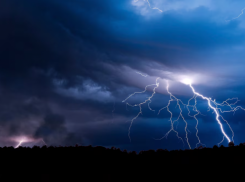 Управление защиты от ЧС объявило штормовое предупреждение: ливни, грозы и град могут прийти в Таганрог