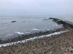 Первый лёд на Таганрогском заливе: зимний пейзаж или скрытая опасность