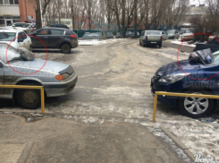  «Народный штраф» для нерадивых водителей – два пакета с мусором для двух машин в Ростове