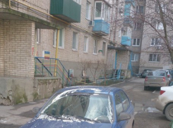 Таганрожцы наказали водителя легковушки за неправильную парковку