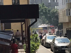 В Таганроге сгорела неудачно припаркованная иномарка