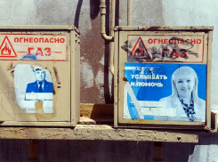 Скоро год, как прошли выборы. Агитация до сих пор уродует город