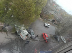 Таганрожцы поразились тому, что в городе моют улицы в дождь