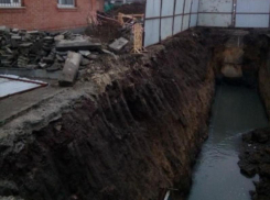 Сегодня в Таганроге «Водоканал» начнет ремонт в месте провала коллектора