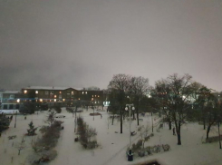 Двух подростков «Благоустройство» обвинило в отсутствии света на Октябрьской площади Таганрога