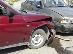 На трассе Ростов-Таганрог «десятка» врезалась в «Нексию»