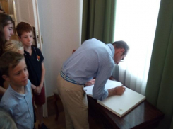 Потомки градоначальника, установившего памятник Петру I, посетили Таганрог