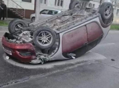 ДТП в Таганроге: 46-летняя водитель госпитализирована после переворота машины